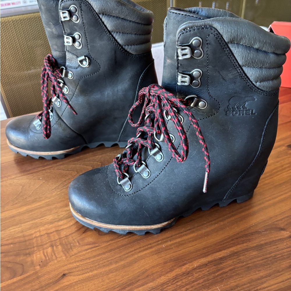 Sorel Black Lace-Up Boots with wedge heel